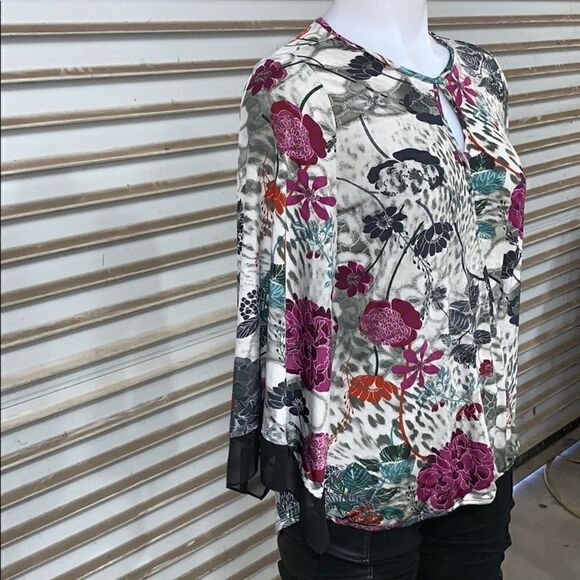 šļøEnnieā&āMarlisātopĀ sizeāsmall,āfauxāwrap. - Picture 5 of 8